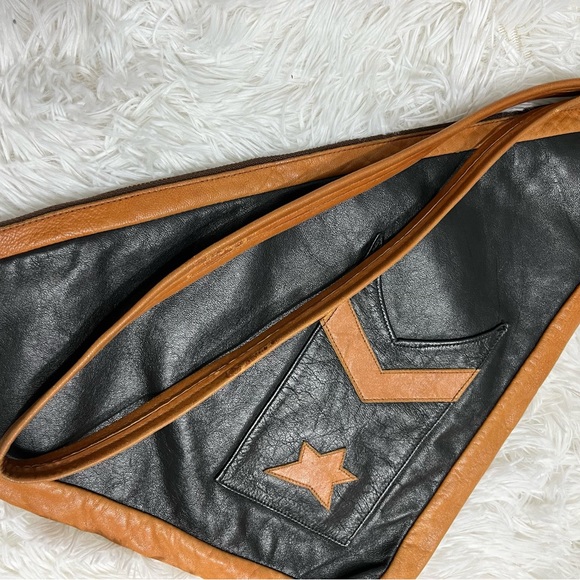 TIMMY WOODS 1977 Vintage Leather Triangle Wristlet Handbag Purse Pouch Black Tan - Picture 2 of 6